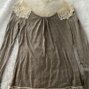 Beautiful fitted shirt with lace trim and detail